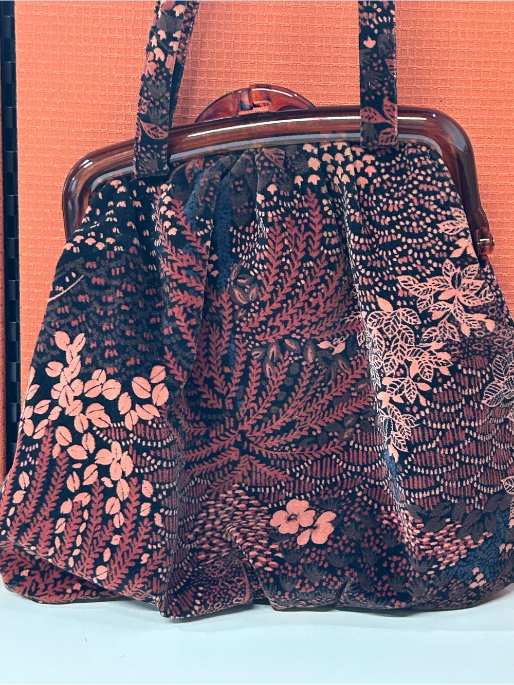 1970’s Carpet Baggers of America for Contempo velvet lucite bag - Picture 13 of 15